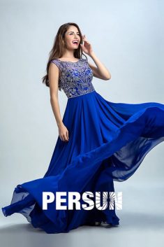 Robe de soirée bleu longue orné de strass