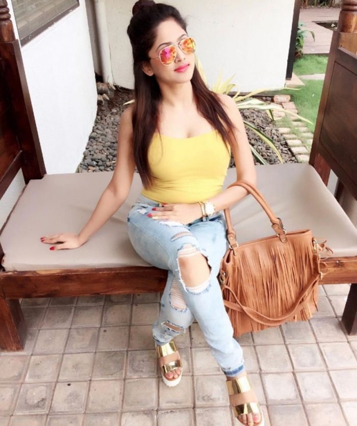 Call Girls In Mukherjee Nagar/Saket 8800198590 Door Step Delivery Top Quality Full Educated and  ...