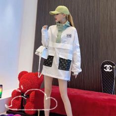 ブランドグッチヘアバンドとシャネルパーカーとバーバリー使い捨てマスク