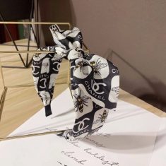 ハイブランドシャネルカチューシャとＴシャツとバッグ韓国風