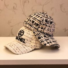 ブランドシャネル 帽子とルイヴィトン パーカーとディオール カチューシャ美品