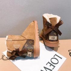 ブランドエルメス セーター上下セットと ルイヴィトン マフラーとスノーブーツ