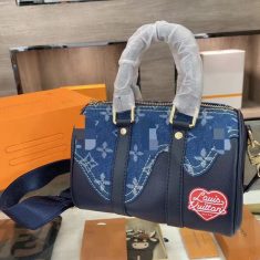 ブランドフェンディ マスクとバーバリー パーカーとルイヴィトン ボストンバッグ