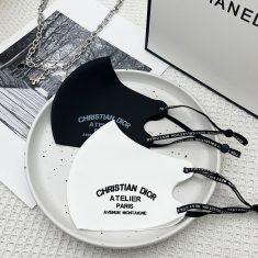 ブランドYSL ディオール 洗えるマスクとグッチ 不織布マスク