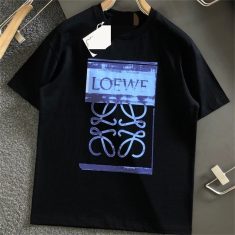 ブランドロエベ tシャツとグッチ 長財布とルイヴィトン スニーカー