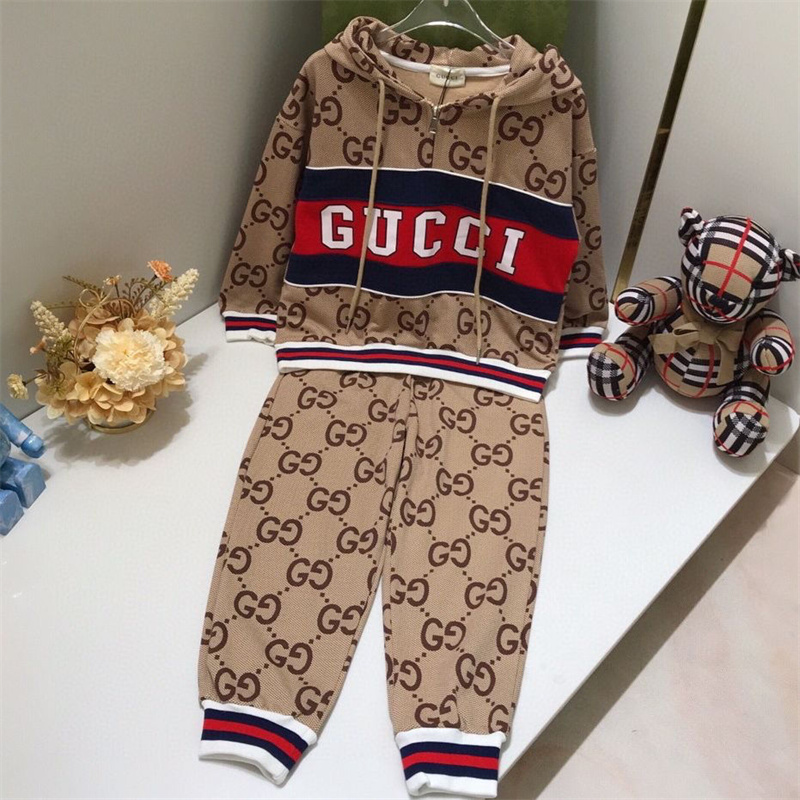 ブランドアディダス 布マスクとルイヴィトン ジャケットとグッチ 子供服