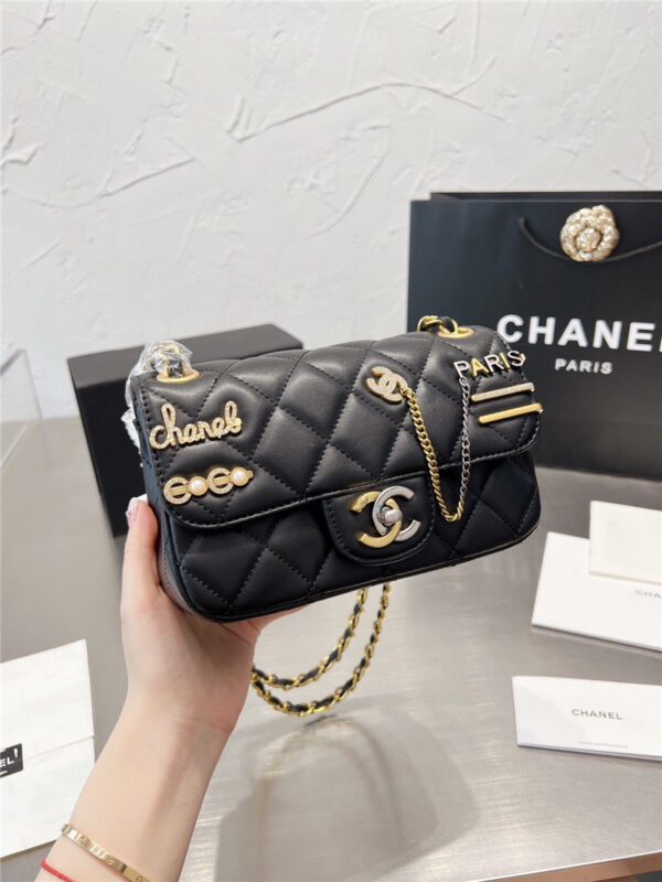 シャネル バッジショルダーバッグ ミニ chenal フラップ バッグ 可愛い レディース チェーン バッグ