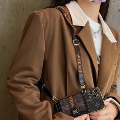 ファッショナブルなアートワークルイヴィトン iPhone 15ケースのユニークな魅力