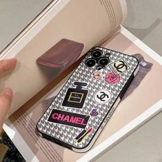 Chanel 少女 iphone 15 ultra ケース 香水瓶 女性愛用 シャネル アイフォン 15 スマホケース 薄型 字母 ...