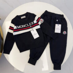 モンクレール キッズ服 ニットセット グッチ 男女兼用カーディガン ディオールショルダーバッグ