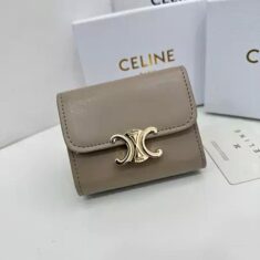 https://misswshop.com/cate-class-wallet-6.html ハイブランドが手掛ける上質な素材とデザイン性が魅 ...