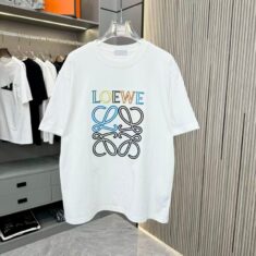 ロエベ韓国風Ｔシャツ プラダ厚底ロファー シャネルキッズ今季セットアップ