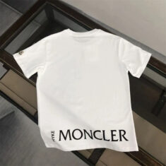 モンクレール男女兼用Ｔシャツ シャネルバケットハット グッチラグカーペット
